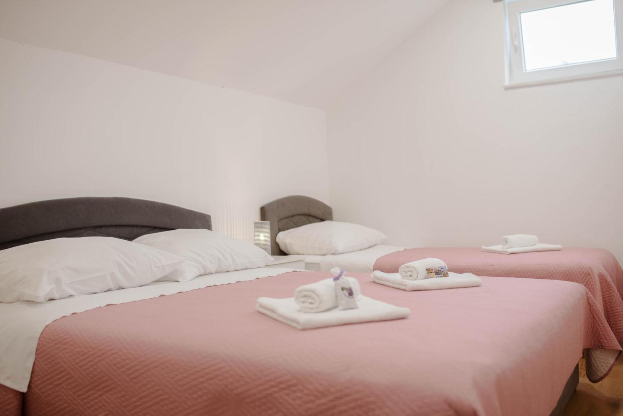 Martin-nearby Krka National Park Apartment *